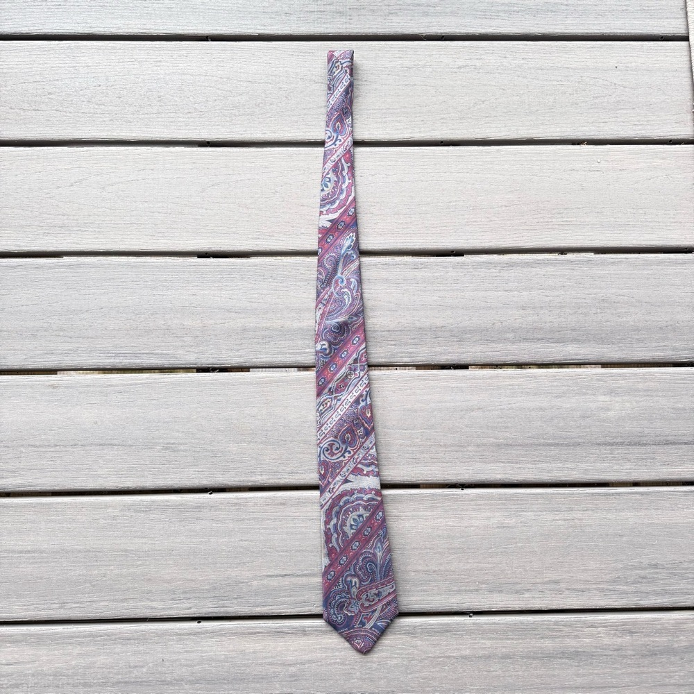 Yves Saint Laurent Men’s 100% Silk Tie Paisley Made in USA 3.5”Width Purple Blue